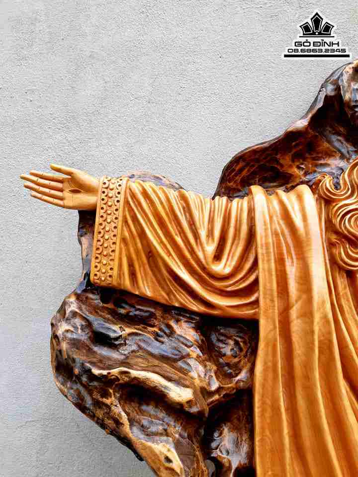 Tuong-Chua-Phuc-Sinh-Go-Trai