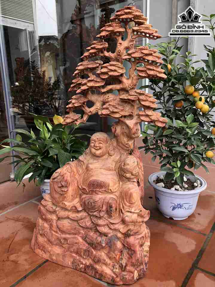 Tuong-Phat-Di-Lac-Ngoi-Goc-Tung-Go-Huong