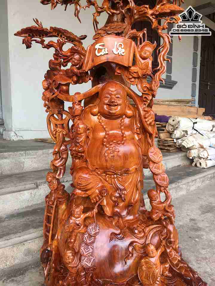 Tuong-Phat-Di-Lac-Dung-Goc-Tung-Go-Huong