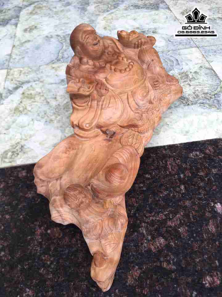 Tuong-Phat-Di-Lac-Ngoi-Go-Ngoc-Am