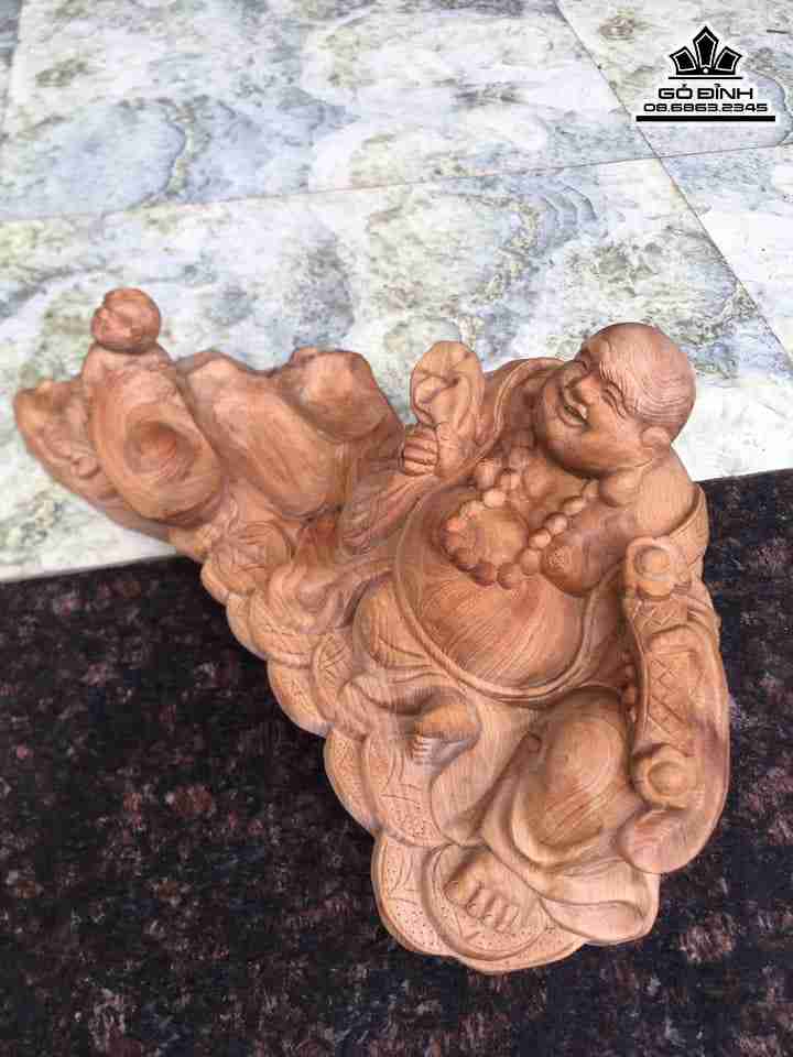 Tuong-Phat-Di-Lac-Ngoi-Go-Ngoc-Am