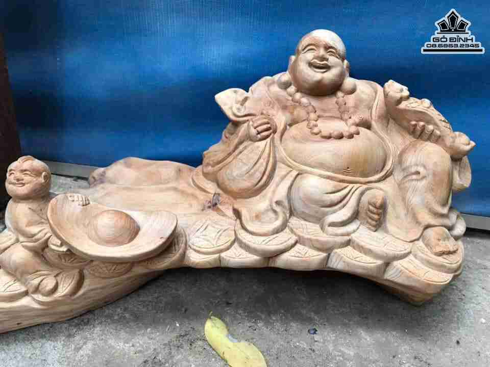 Tuong-Phat-Di-Lac-Ngoi-Go