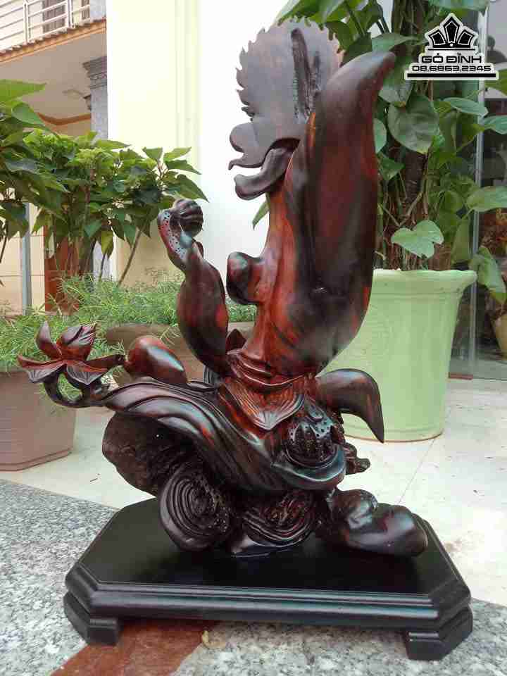 Tuong-Phat-Ba-Quan-Am-Dung-Dai-Sen-Go