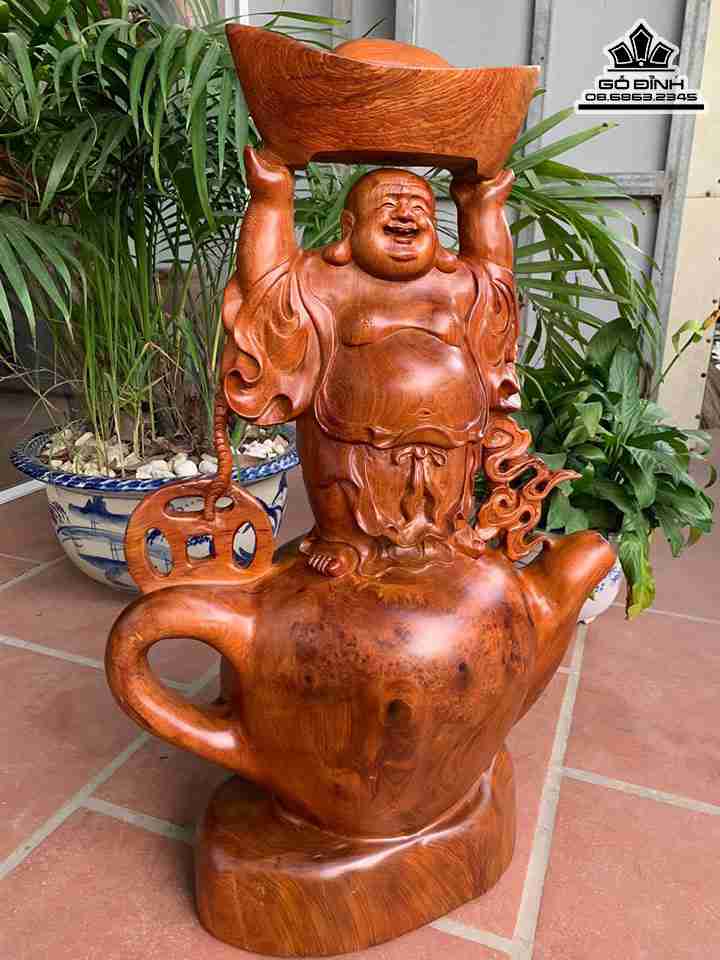 Tuong-Phat-Di-Lac-Nang-Vang-Go