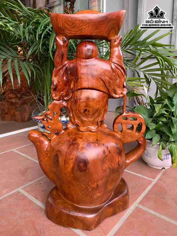 Tuong-Phat-Di-Lac-Nang-Vang-Go-Dep