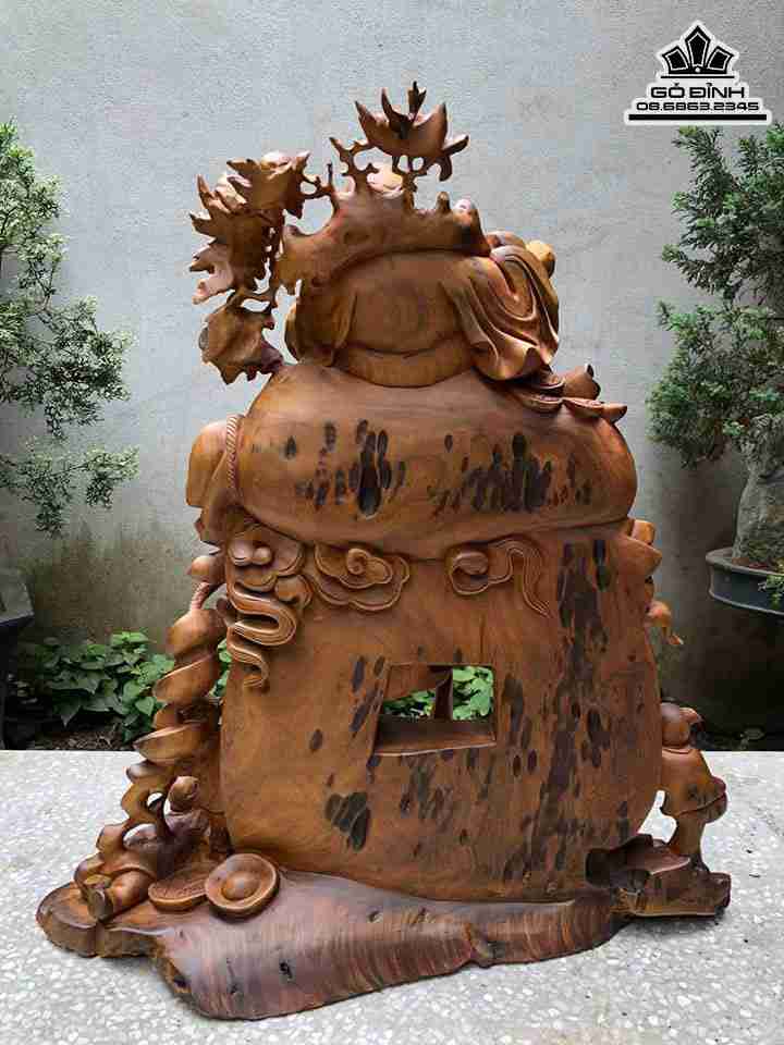 Tuong-Phat-Di-Lac-Ngoi-Tai-Loc-Go-Dep