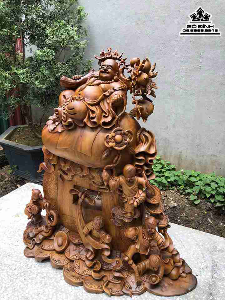 Tuong-Phat-Di-Lac-Ngoi-Tai-Loc-Go