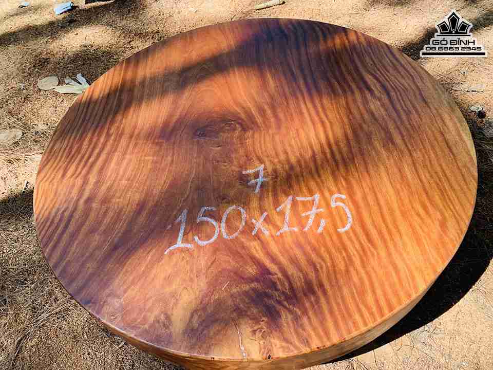 Mat-Ban-Tron-Nguyen-Tam-Go-Cam-Hong-Nam-Phi