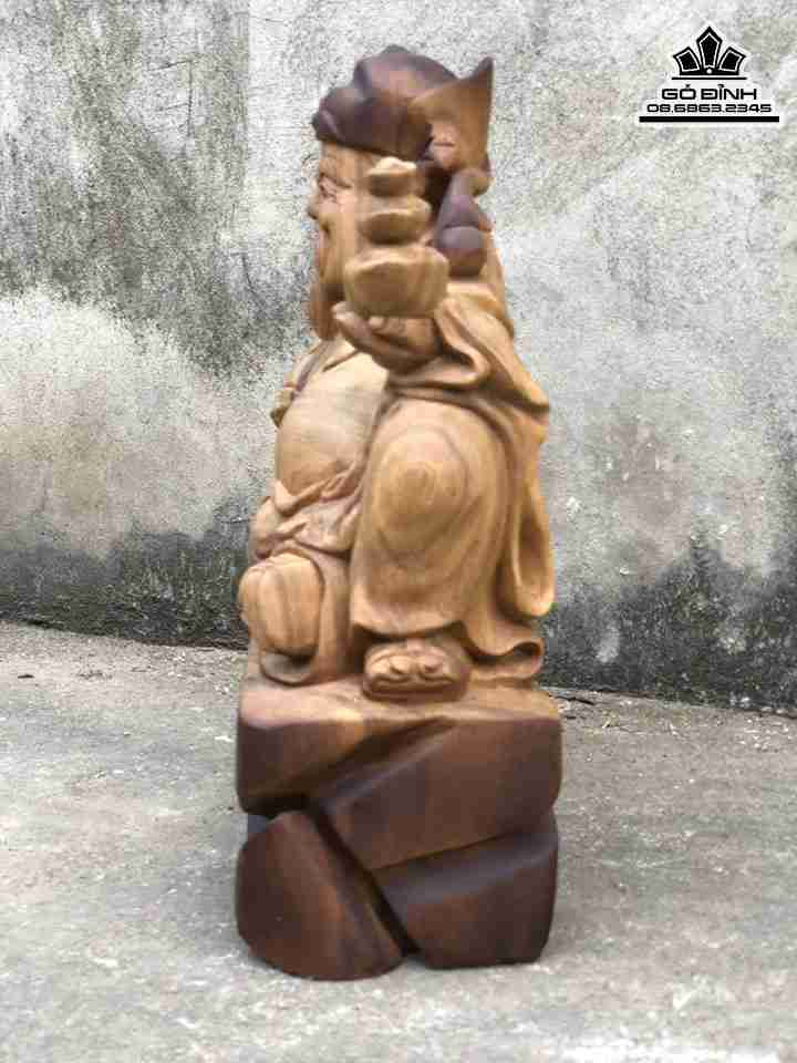 Tuong-Than-Tai-Ngoi-Go-Bach-Xanh