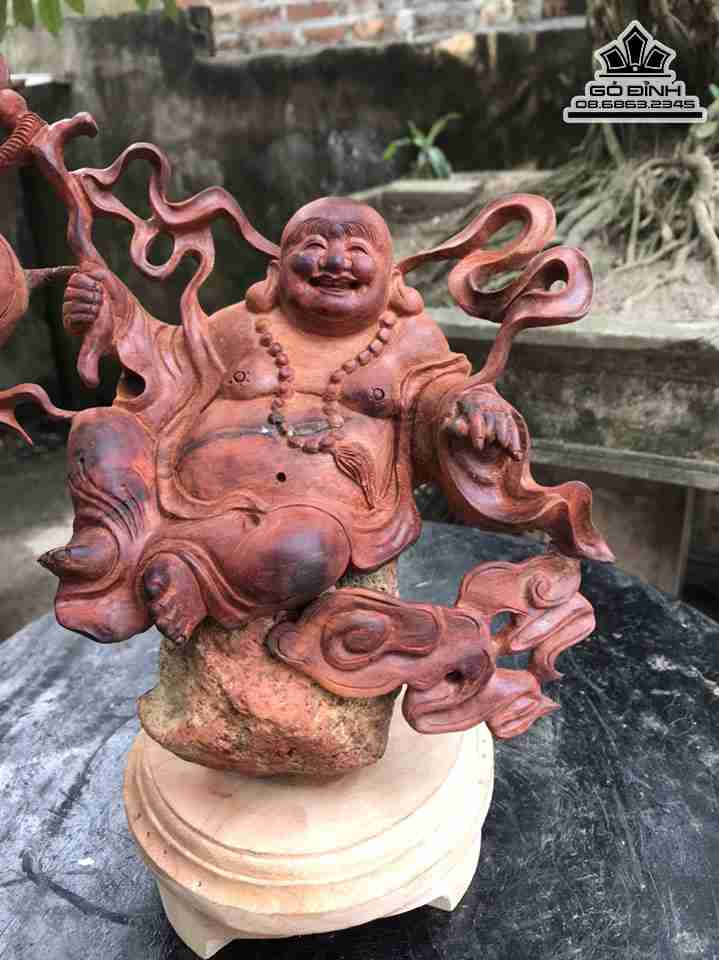 Tuong-Phat-Di-Lac-Ngoi-Go-Huong