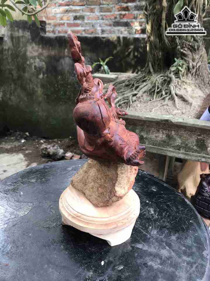 Tuong-Phat-Di-Lac-Ngoi-Go-Huong