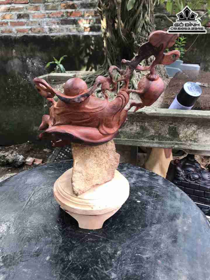 Tuong-Phat-Di-Lac-Ngoi-Go