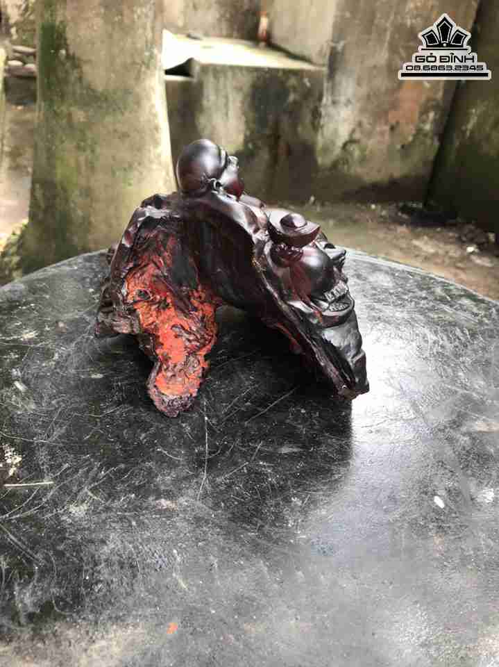 Tuong-Phat-Di-Lac-Ngoi-Go