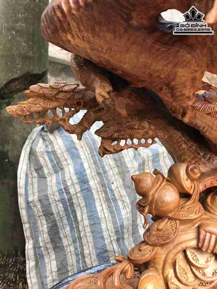 Tuong-Phat-Di-Lac-Ngoi-Goc-Tung-Go-Huong