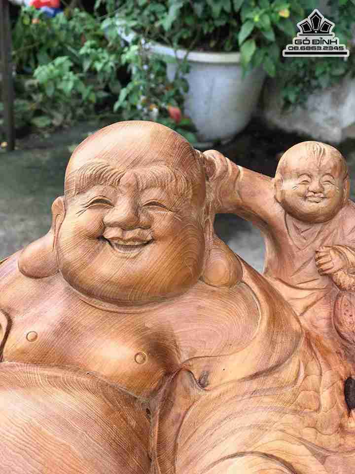 Tuong-Phat-Di-Lac-Nhat-Phuc-Go-Ngoc-Am