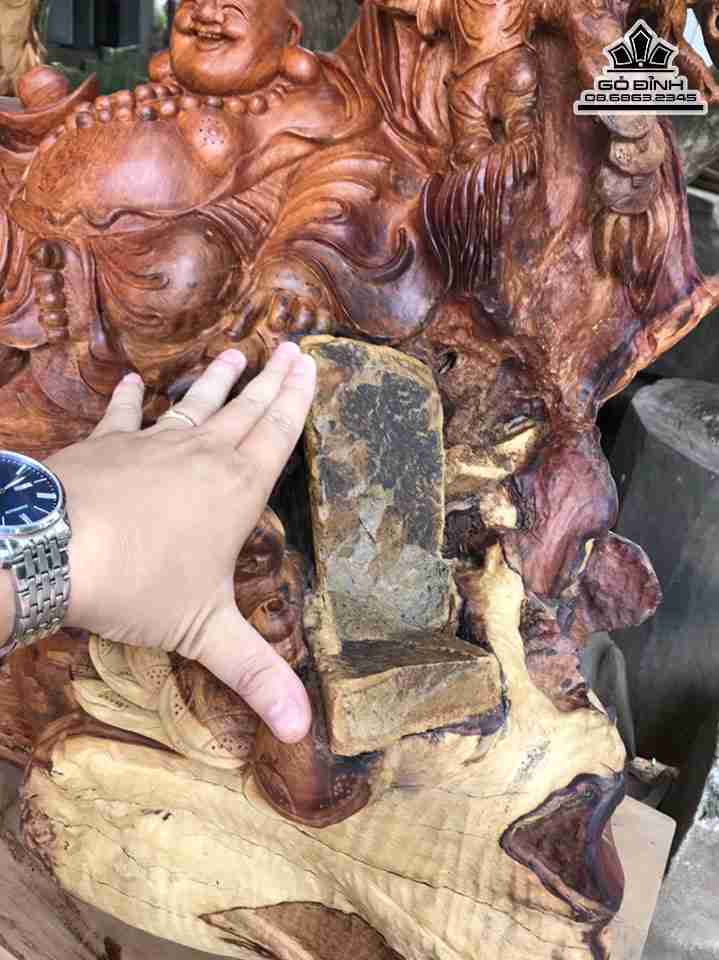 Tuong-Go-Phat-Di-Lac-Ngoi-Goc-Tung-Go-Huong