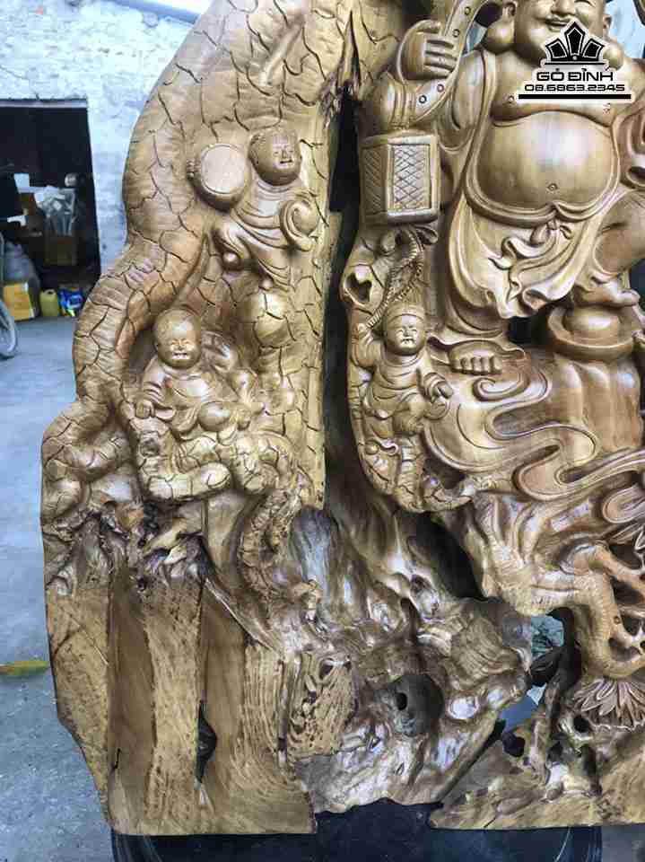 Tuong-Phat-Di-Lac-Dung-Goc-Tung-Go