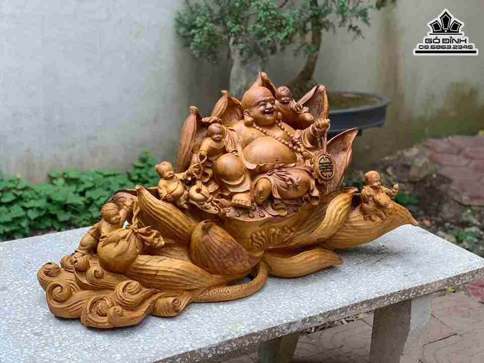 Tuong-Phat-Di-Lac-Ngoi-Dai-Sen-Go-Gu-Huong