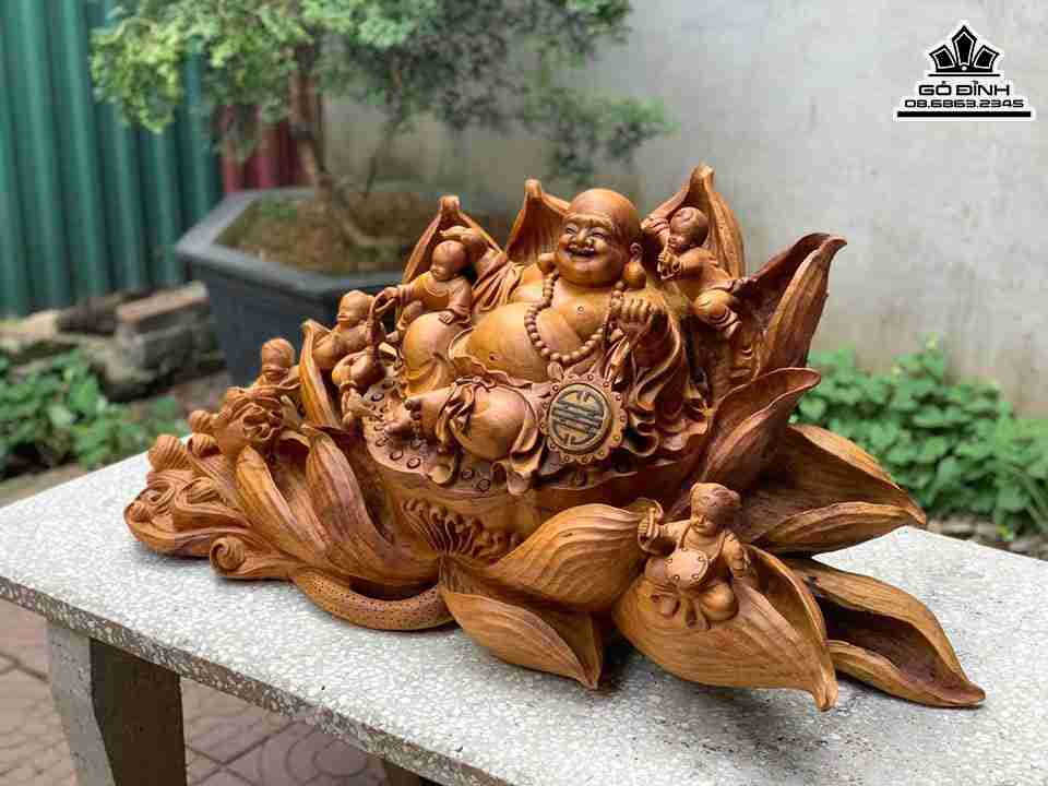 Tuong-Phat-Di-Lac-Ngoi-Dai-Sen-Go-Dep