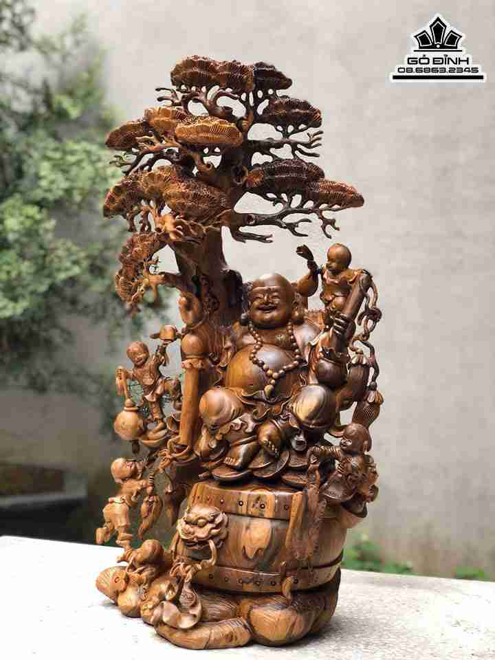 Tuong-Phat-Di-Lac-Hoan-Hy-Ngoi-Goc-Tung-Go-Dep