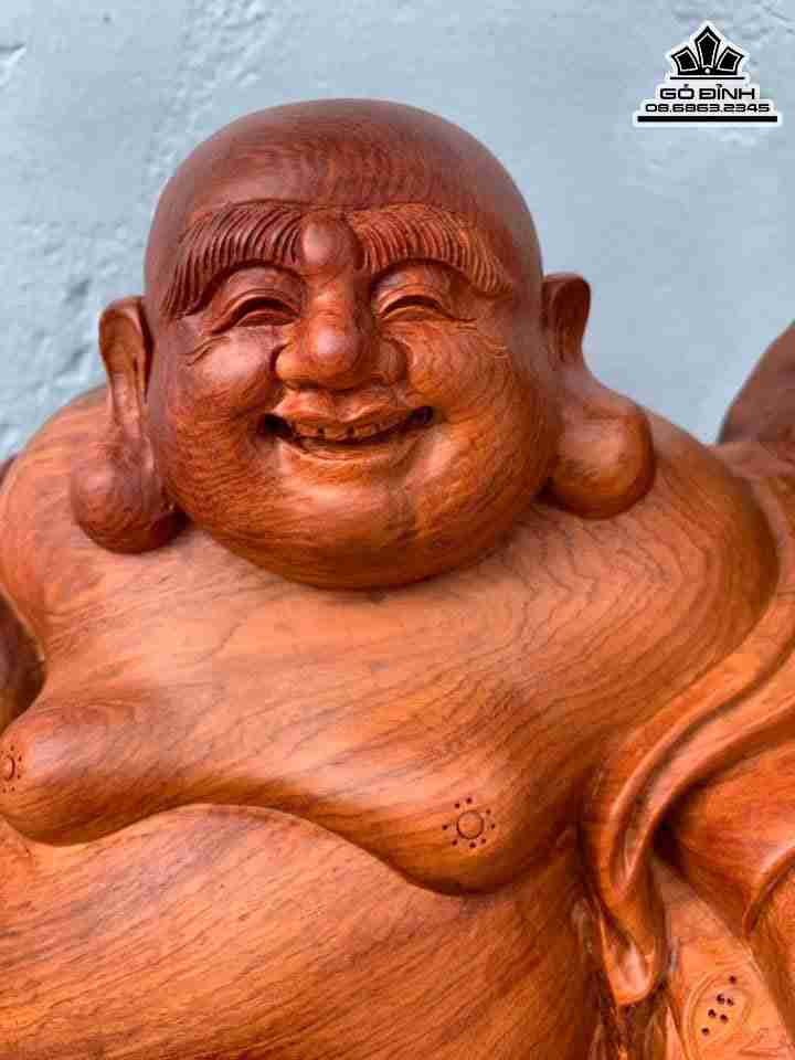 Tuong-Phat-Di-Lac-Ngoi-Goc-Tung-Go-Dep