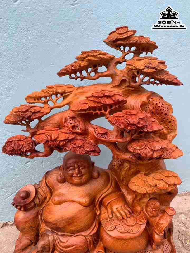 Tuong-Phat-Di-Lac-Ngoi-Goc-Tung-Go-Huong