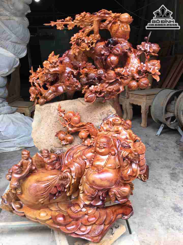 Tuong-Phat-Di-Lac-Tai-Loc-Go-Huong