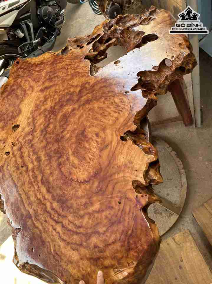 t-Ban-Nguyen-Khoi-Go