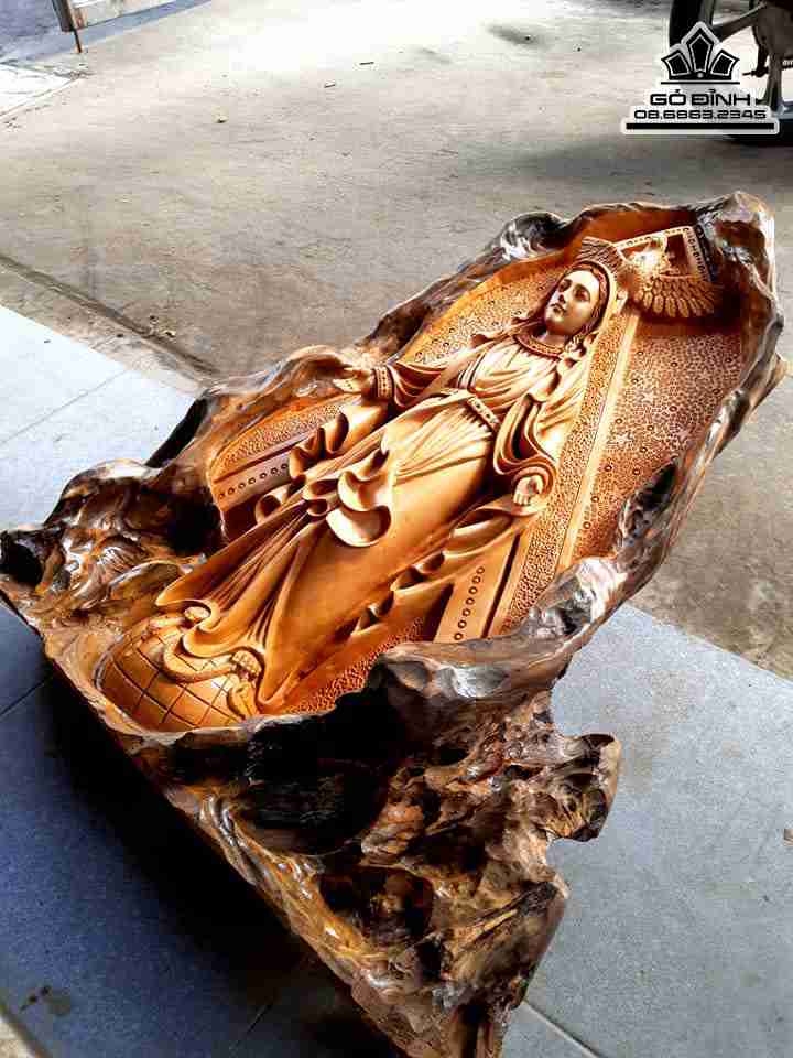 Tuong-Duc-Me-Maria-Ban-On-Go-Dep