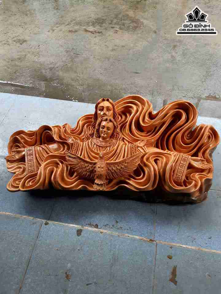 Tuong-Chua-Ba-Ngoi-Go-Trai