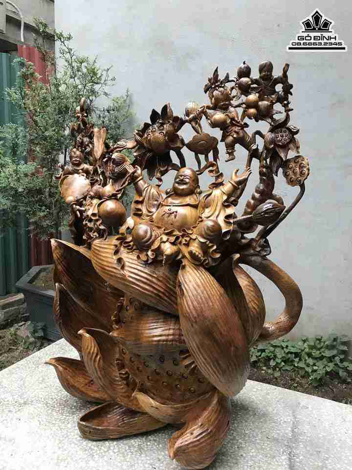 Tuong-Phat-Di-Lac-Ngoi-Dai-Sen-Go-Bach-Xanh 