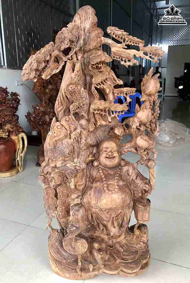 Tuong-Phat-Di-Lac-Dung-Goc-Tung-Go-Bach-Xanh