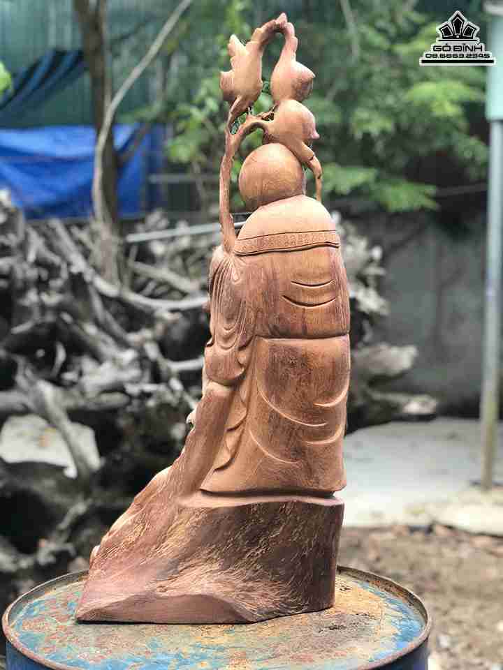 Tuong-Ong-Tho-Om-Nhan-Sam-Go