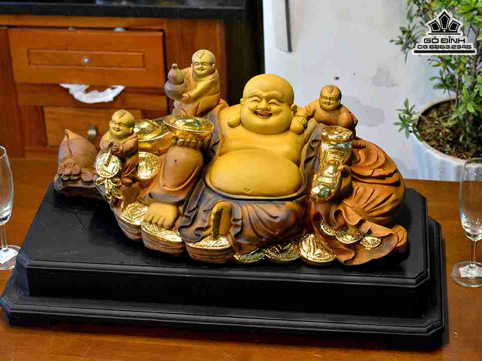 Tuong-Phat-Di-Lac-Tai-Loc-Go-Phong-Thuy