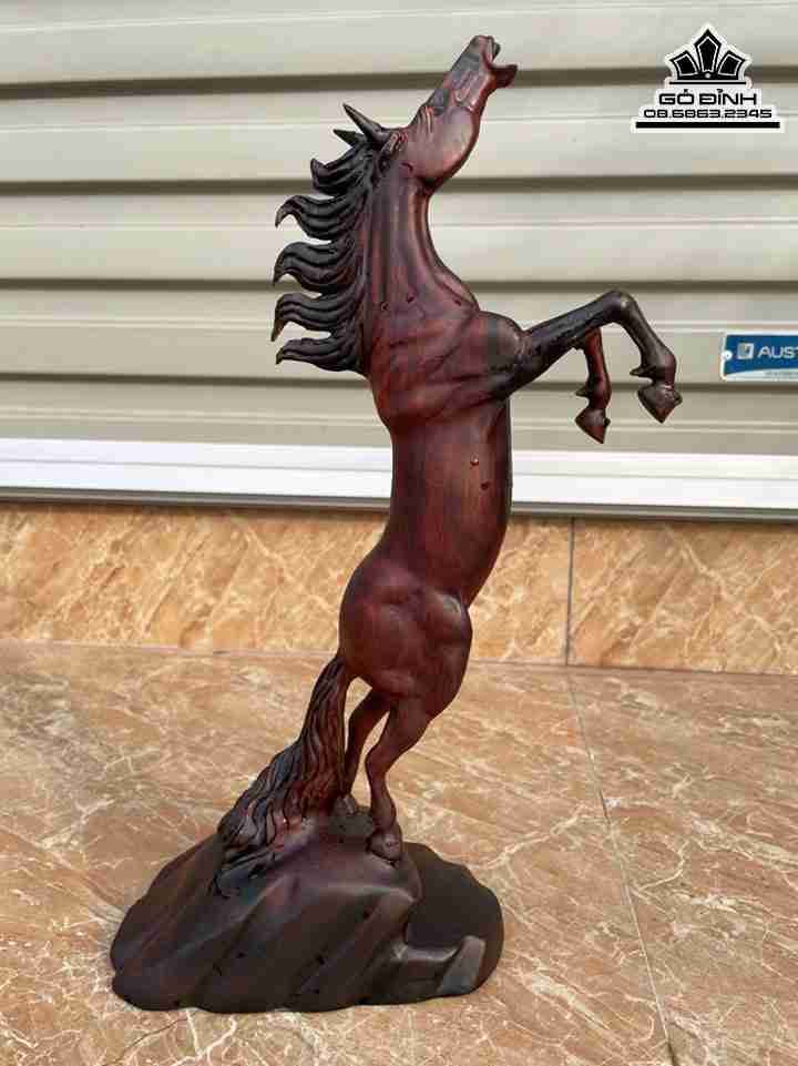 Tuong-Ngua-Hi-Go-Trac