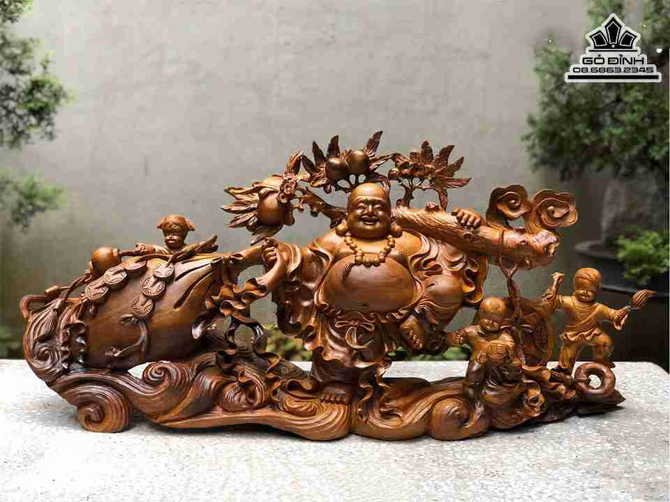 Tượng Phật Di Lặc Vác Cành Đào Gỗ Xá Xị (Gù Hương) 