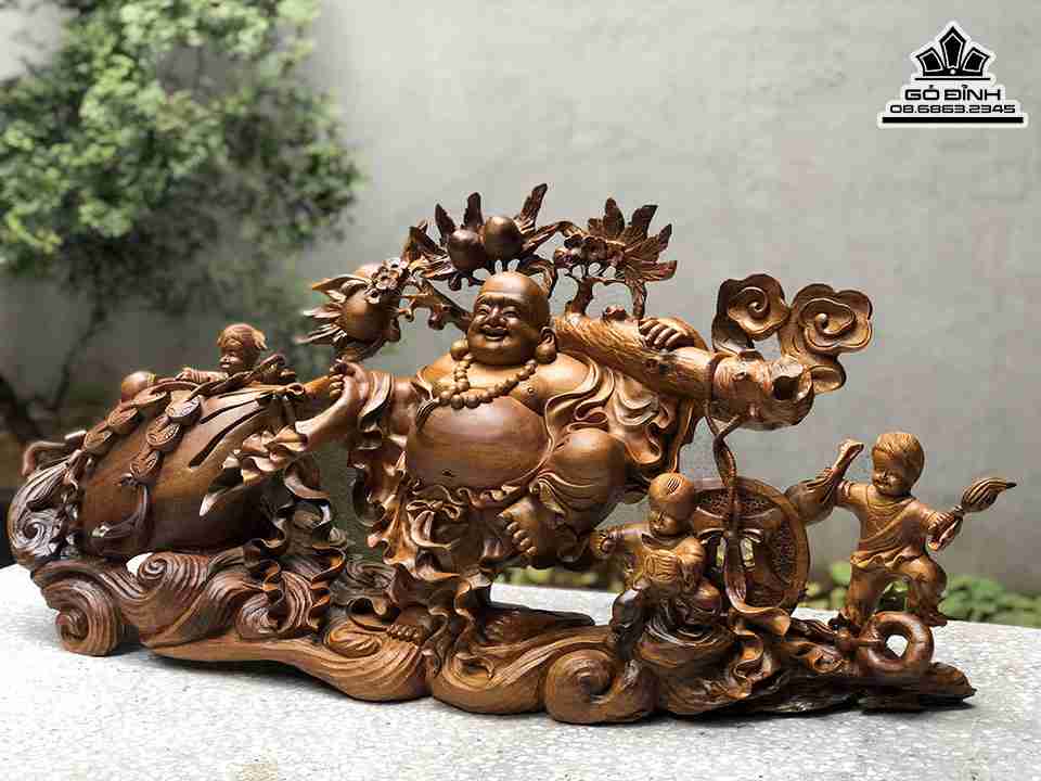 Tượng Phật Di Lặc Vác Cành Đào Gỗ Xá Xị (Gù Hương) 