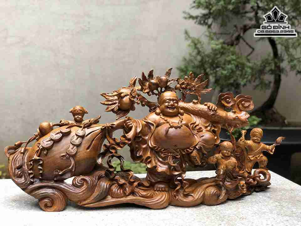 Tượng Phật Di Lặc Vác Cành Đào Gỗ Xá Xị (Gù Hương) 