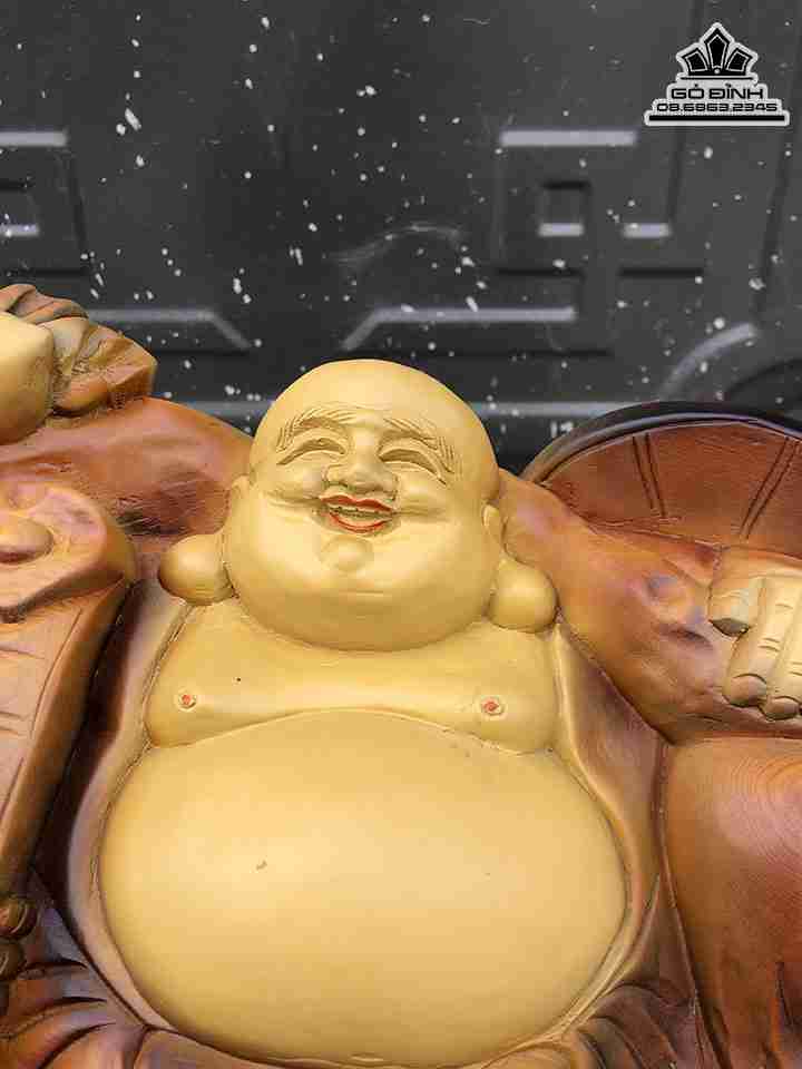 Tượng Phật Di Lắc Vác Cành Đào Gỗ Pơ Mu 0