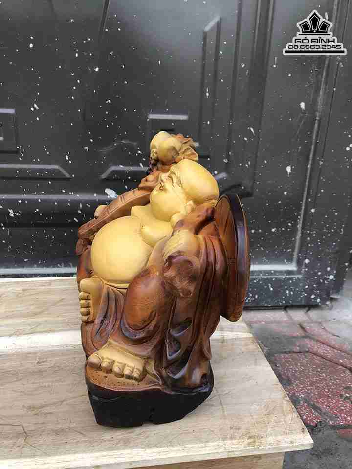 Tượng Phật Di Lắc Vác Cành Đào Gỗ Pơ Mu 1