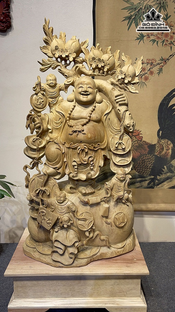 Tượng Phật Di Lặc Vác Cành Đào Gỗ Bách Xanh Cao 75 Ngang 39 Sâu 25 (cm)