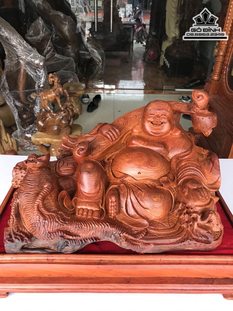 Tượng Phật Di Lặc Vác Gậy Như Ý Gỗ Hương Việt Cao 28 Ngang 46 Sâu 40 (cm) 0