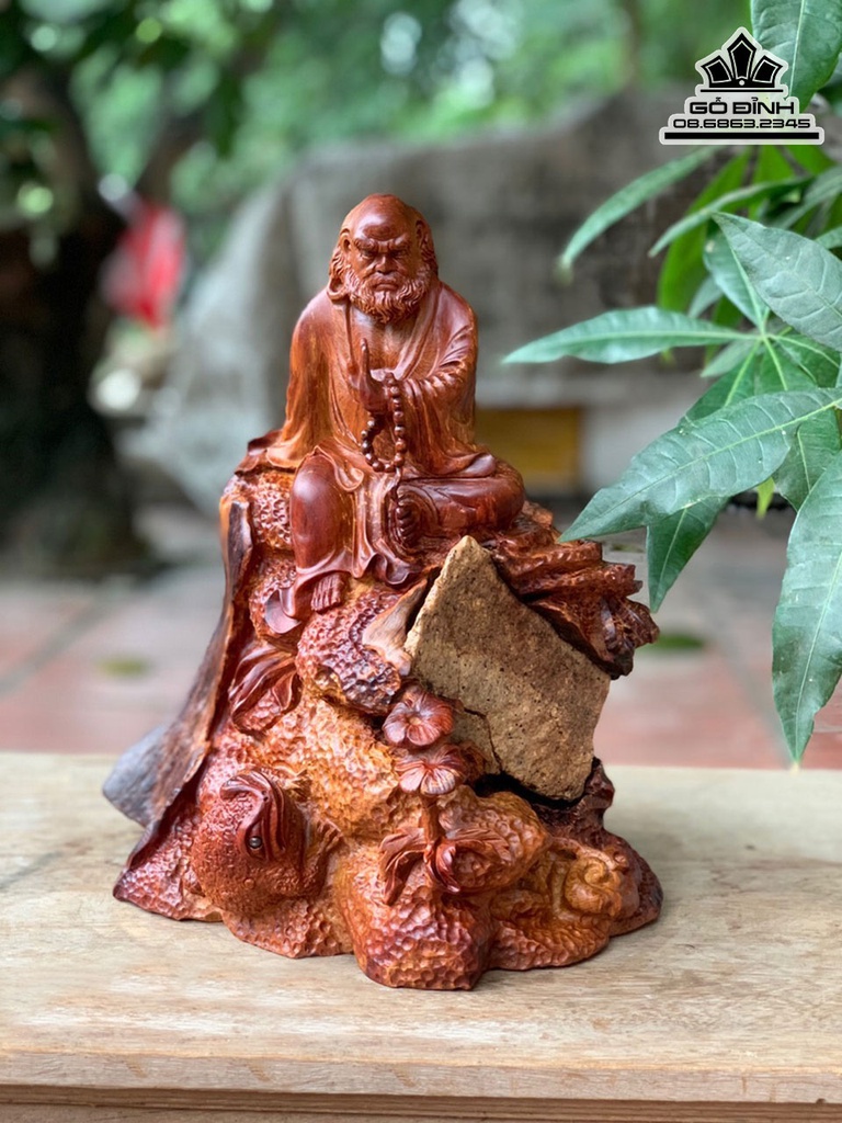 Tượng Đạt Ma Sư Tổ Ngồi Thiền Gỗ Hương Ôm Đá Cao 30.5 Ngang 27 Sau 25 (cm) 0