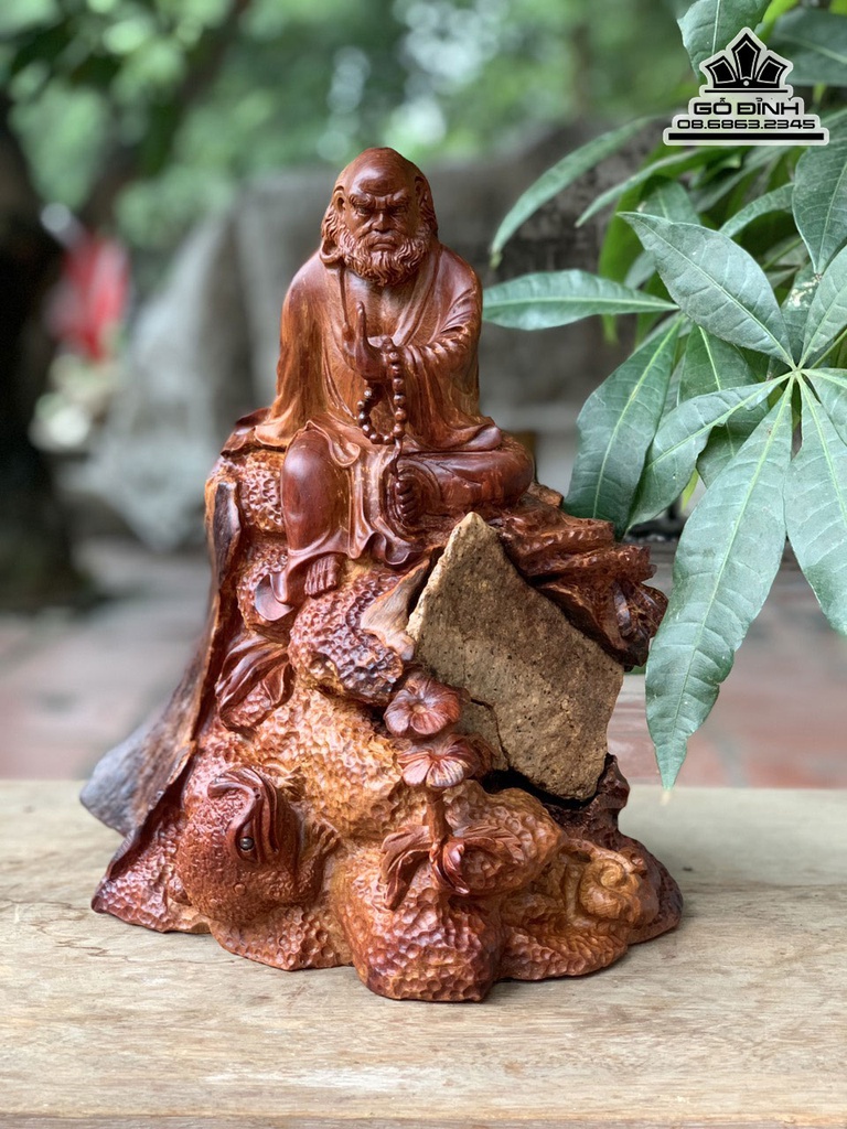 Tượng Đạt Ma Sư Tổ Ngồi Thiền Gỗ Hương Ôm Đá Cao 30.5 Ngang 27 Sau 25 (cm) 1