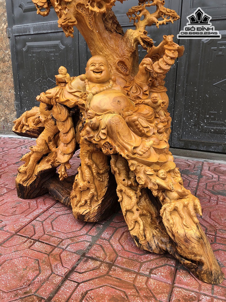 Tượng Phật Di Lặc Ngồi Gốc Tùng Gỗ Trai Cao  191 Ngang 105 Sâu 93 (cm)