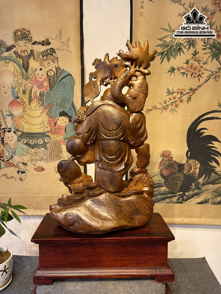 Tượng Phật Di Lặc Vác Cành Đào Gỗ Bách Xanh Cao 68 Ngang 40 Sâu 23 (cm)