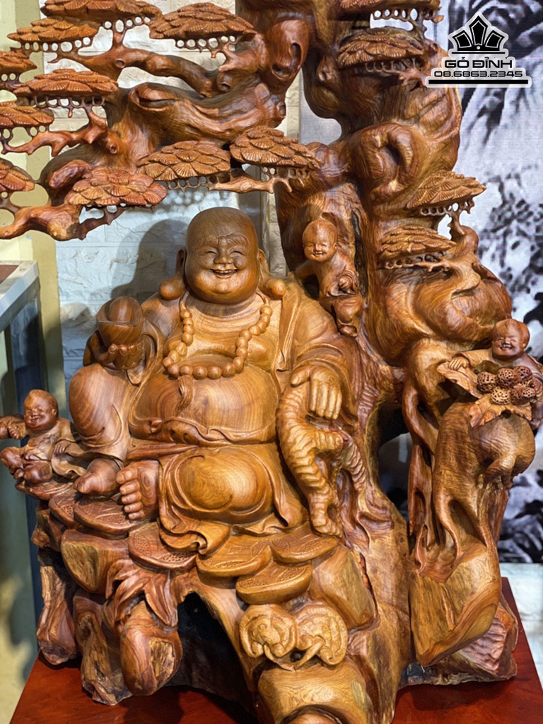 Tượng Phật Di Lặc Tam Phúc Ngồi Gốc Tùng Gỗ Hương Cao Cả Kỷ 118 Ngang 70 Sâu 48 (cm) 2
