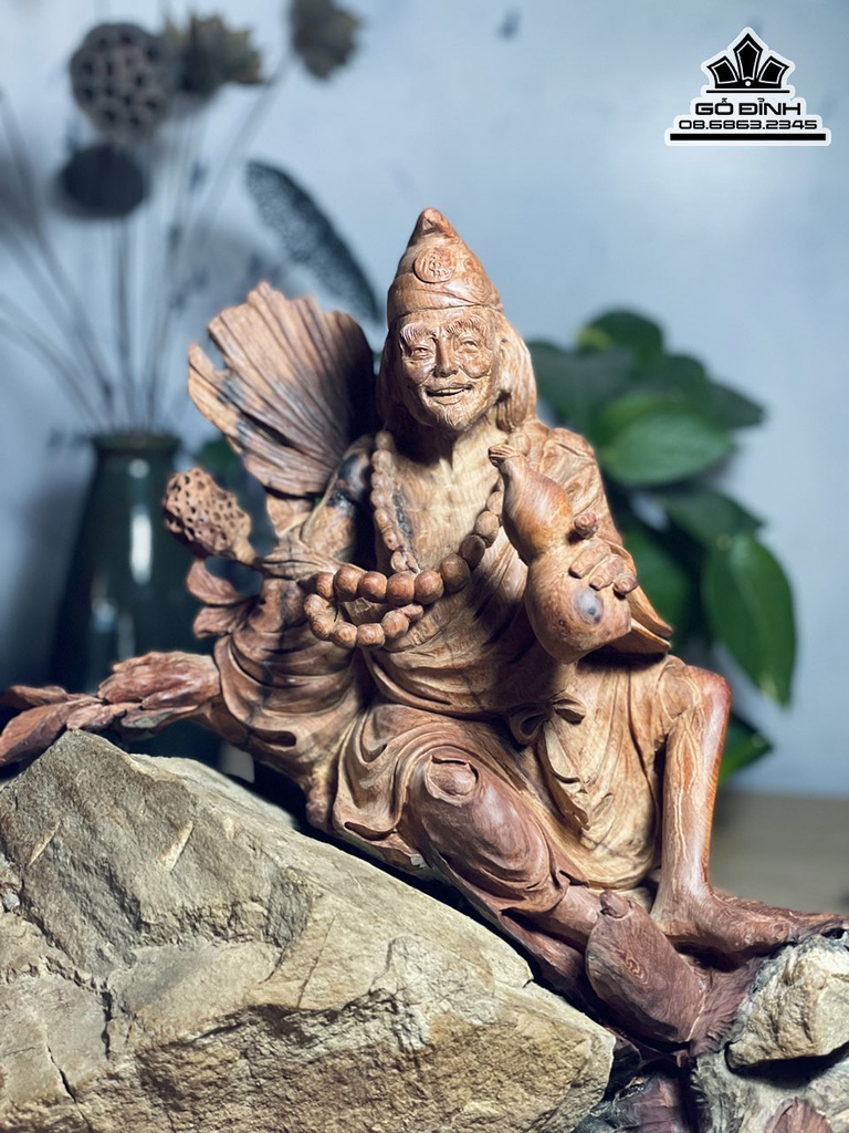 Tương Tế Công Gỗ Hương Ôm Đá Cao 43 Ngang 43 Sâu 27 (cm)