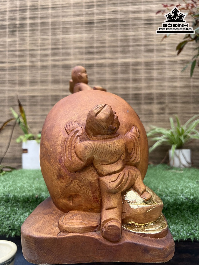 Tượng Phật Di Lặc Kéo Bao Tiền Gỗ Pơ Mu Cao 23 Ngang 71 Sâu 16 (cm) 2