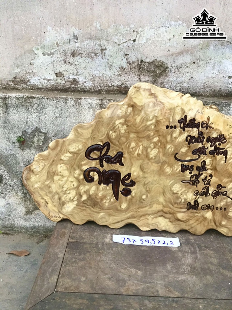 Tranh Gỗ Cha Mẹ Gỗ Nu Nghiến Cao 73 Ngang 39.5 Sâu 2.2 (cm) 0